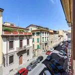 Affitto 3 camera appartamento di 100 m² in Firenze