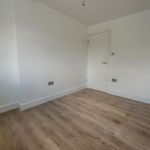 Rent 4 bedroom flat in South East England