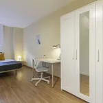 Rent a room of 100 m² in madrid