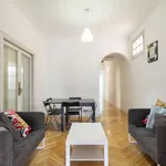 Rent a room of 200 m² in madrid