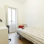 Rent a room of 199 m² in Madrid