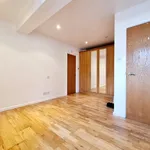 Rent 3 bedroom flat in London