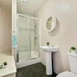 Rent 4 bedroom apartment in Leeds