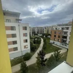 Pronajměte si 3 ložnic/e byt o rozloze 68 m² v cakovice