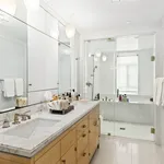 Rent 3 bedroom apartment of 220 m² in New York