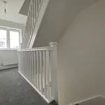 Rent 3 bedroom flat in East Midlands