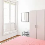 Rent a room of 220 m² in madrid