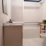 Rent a room of 200 m² in Coimbra