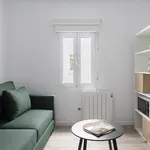 Rent 3 bedroom apartment in Madrid