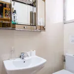 Rent a room of 300 m² in madrid