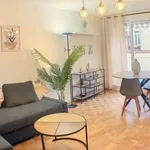 Rent 3 bedroom apartment of 52 m² in Versailles