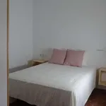 Rent a room of 140 m² in alicante