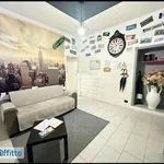 Affitto 3 camera appartamento di 65 m² in Naples