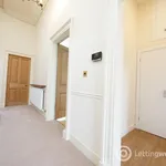 Rent 4 bedroom flat in Edinburgh