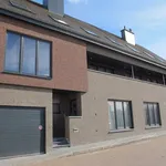 Modern appartement met 2 slpks, ruim terras en garage.