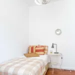 Rent a room of 120 m² in lisbon