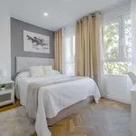 Rent a room of 200 m² in madrid