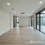 Rent 4 bedroom house of 421 m² in Bangkok