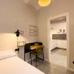 Rent 4 bedroom apartment of 70 m² in Barcelona