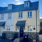 Rent 3 bedroom flat in South West England