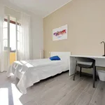 Rent 5 bedroom apartment of 120 m² in Roma