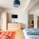 Miete 3 Schlafzimmer wohnung von 915 m² in vienna