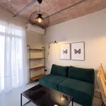 Rent 4 bedroom apartment of 70 m² in Barcelona