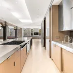 Rent 3 bedroom apartment of 405 m² in New York