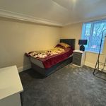 Rent 3 bedroom flat in East Midlands