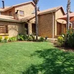 Rent 4 bedroom house of 300 m² in Pretoria