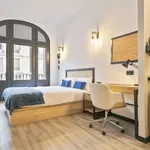 Rent 4 bedroom apartment of 250 m² in Barcelona