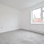 Rent 3 bedroom flat in Wakefield