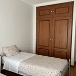 Rent 2 bedroom apartment of 80 m² in Porto