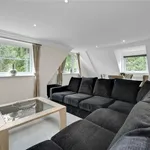 Rent 3 bedroom flat in Elmbridge