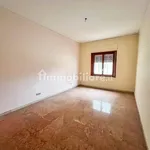 Affitto 5 camera appartamento di 245 m² in Palermo