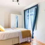 Rent 4 bedroom apartment in lisbon