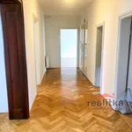 Pronajměte si 1 ložnic/e byt o rozloze 150 m² v Prague