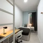 Rent a room of 77 m² in barcelona