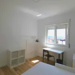 Rent 4 bedroom apartment in Porto