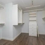 Appartement de 2454 m² avec 3 chambre(s) en location à Vancouver