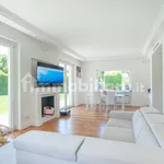 Rent 5 bedroom house of 320 m² in Rome