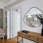 Rent 6 bedroom apartment of 105 m² in Barcelona