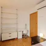 Rent a room of 90 m² in barcelona