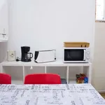 Rent a room of 280 m² in Madrid