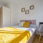 Rent a room of 220 m² in madrid