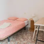 Rent a room of 200 m² in valencia