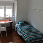 Rent a room of 150 m² in lisbon