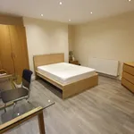 Rent 4 bedroom flat in London