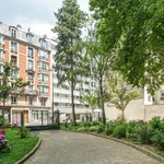 Appartement de 74 m² avec 4 chambre(s) en location à Paris