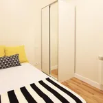 Rent 4 bedroom apartment in Madrid